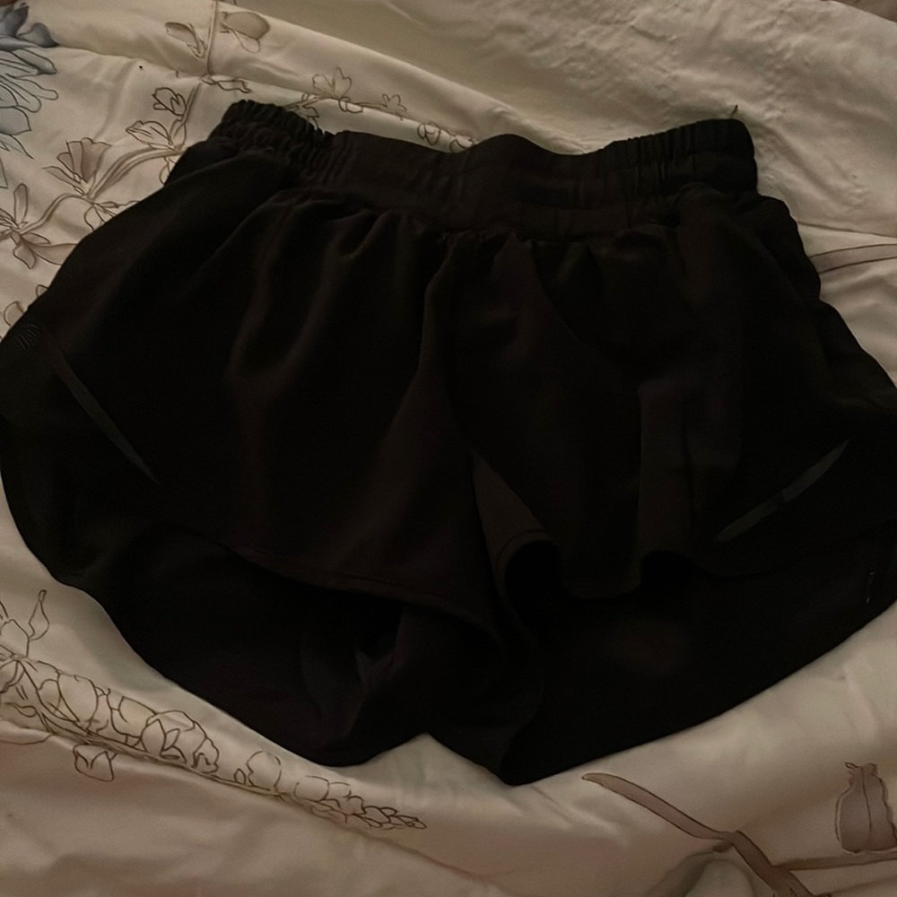 Lululemon hotty hot shorts 2.5 inch black